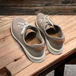 Clark’s Unstructured Sneakers WIDE